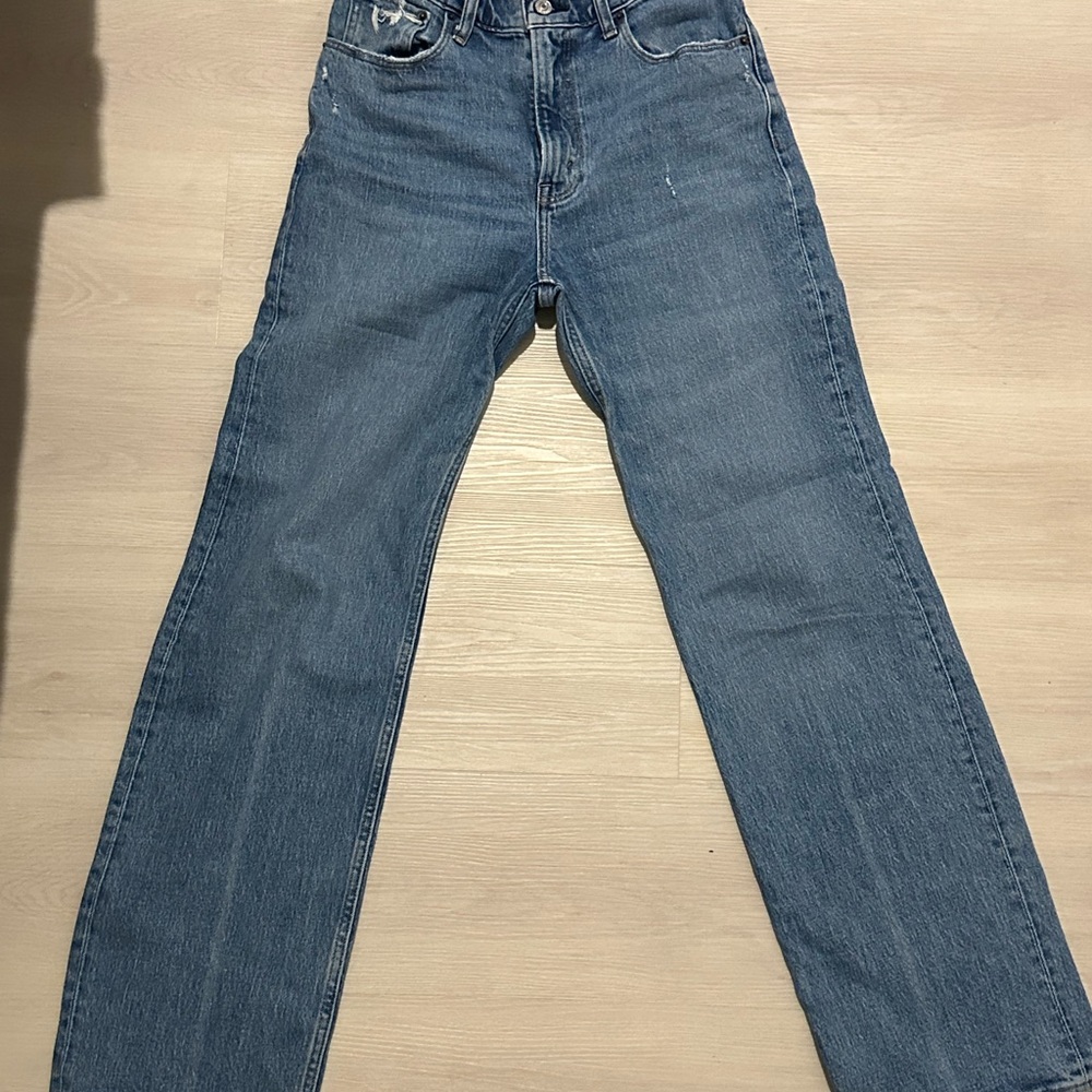 Abercrombie 90’s Relaxed Jean High Rise